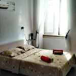 شقة Centar